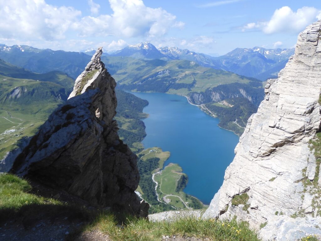 Le lac de Roselend vu du Rocher du Vent